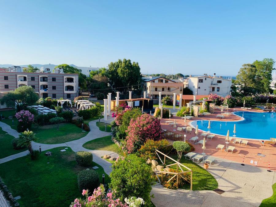  Cala della Torre Resort 